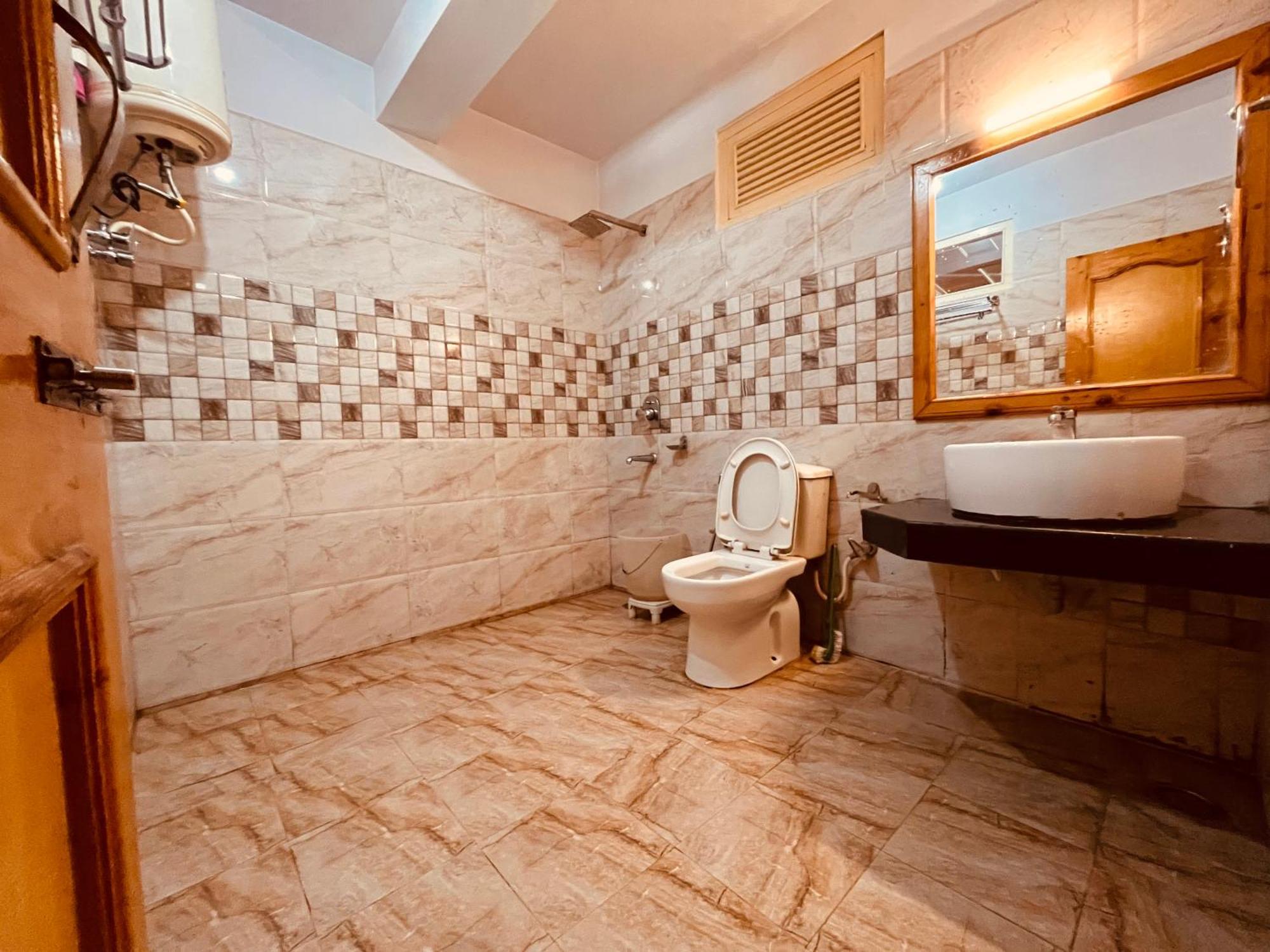 Hotel Hollywood Manali - Scenic River & Mountain View With Premium Rooms Εξωτερικό φωτογραφία
