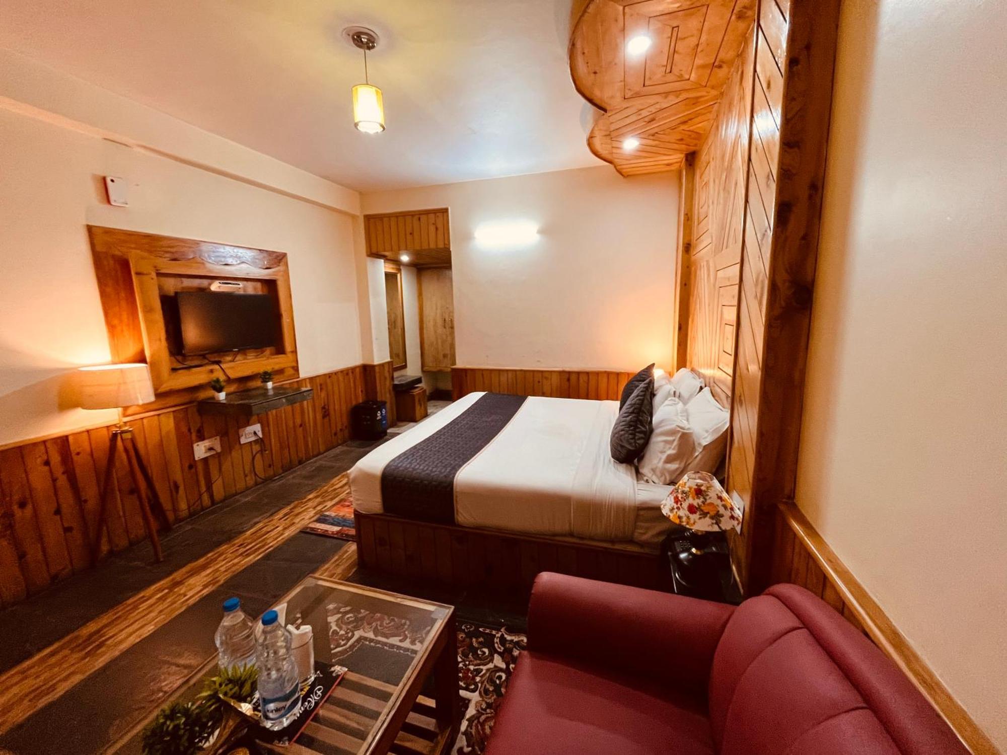 Hotel Hollywood Manali - Scenic River & Mountain View With Premium Rooms Εξωτερικό φωτογραφία