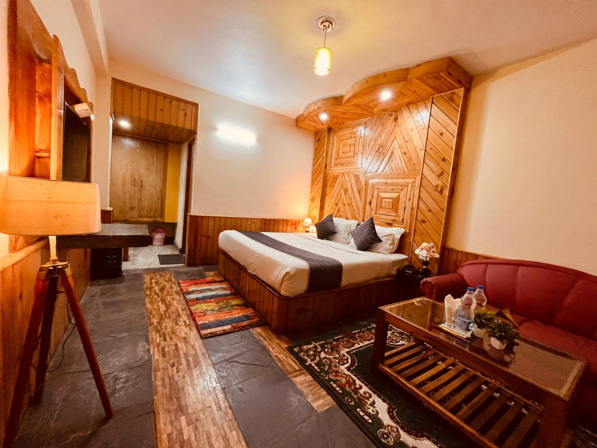 Hotel Hollywood Manali - Scenic River & Mountain View With Premium Rooms Εξωτερικό φωτογραφία